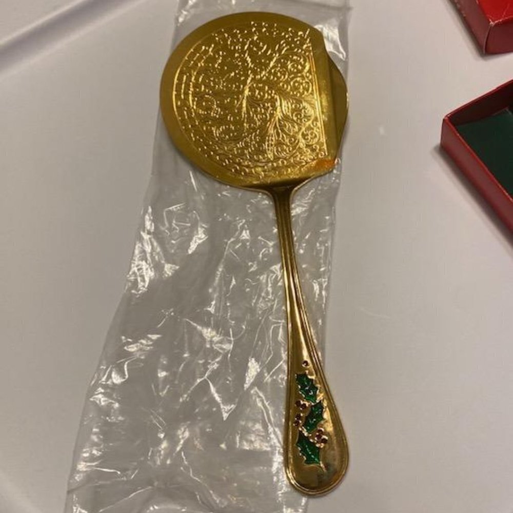 Retroneu Cranberry Server Cloissone 24K Gold Electroplate Made in Japan Boxed
